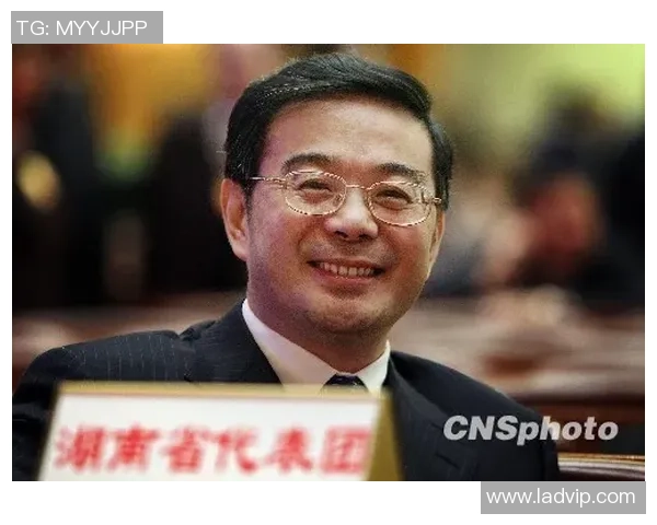 周强畅谈篮球生涯与成长历程的深刻反思与未来展望