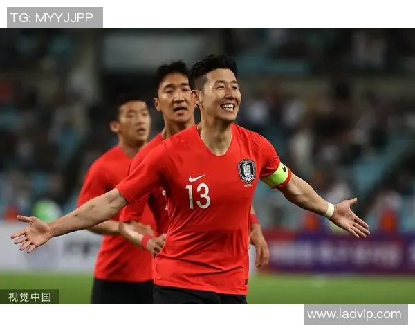 历届足球明星风云榜揭示历史足坛巨星的辉煌成就与影响力 历届足球明星风云榜揭示历史足坛巨星的辉煌成就与影响力