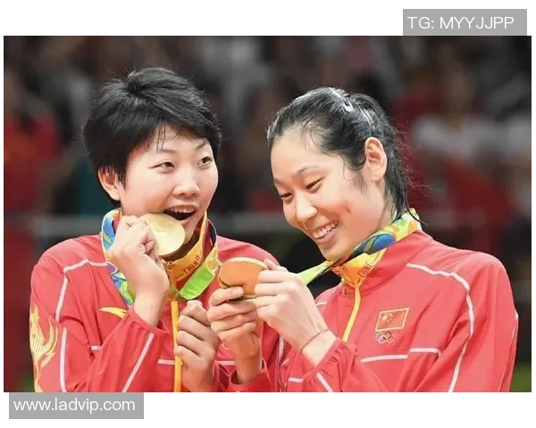 重庆排球队以62分稳居总决赛积分榜首位展现强劲实力 重庆排球队以62分稳居总决赛积分榜首位展现强劲实力