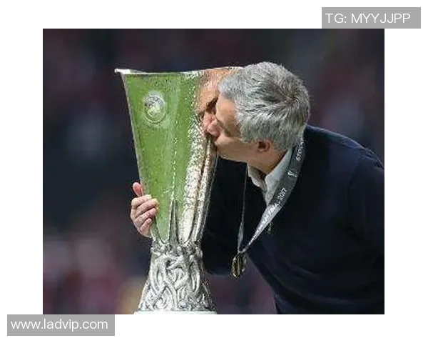 巴西足球明星穆里尼奥的传奇之路与辉煌成就揭秘 巴西足球明星穆里尼奥的传奇之路与辉煌成就揭秘