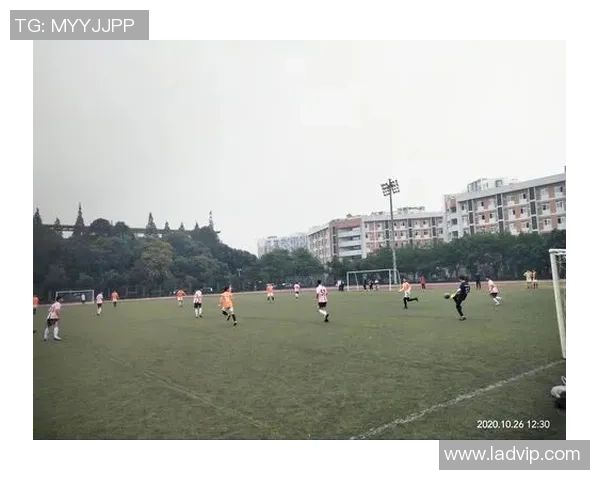 成都足球队的节奏变革引发热议球迷期待新风貌与未来发展 成都足球队的节奏变革引发热议球迷期待新风貌与未来发展