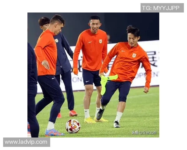 赛后复盘:上海足球队与杭州足球队的实力较量与战术分析 赛后复盘:上海足球队与杭州足球队的实力较量与战术分析