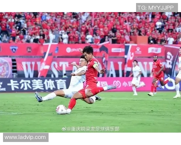 重庆足球队在世锦赛中的个人能力表现分析与点评