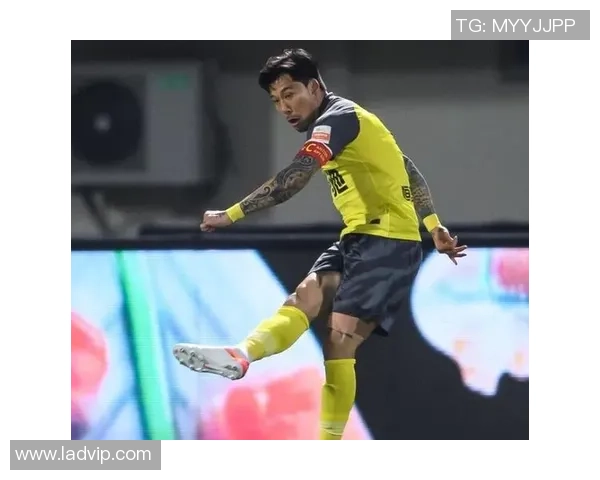 足球明星身上的纹身背后故事揭示了他们的个性与情感世界 足球明星身上的纹身背后故事揭示了他们的个性与情感世界