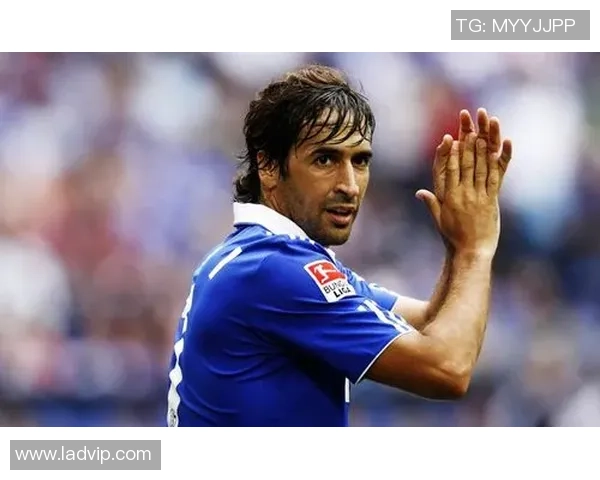 帅气足球明星的精彩瞬间与迷人风采全在这里尽情欣赏